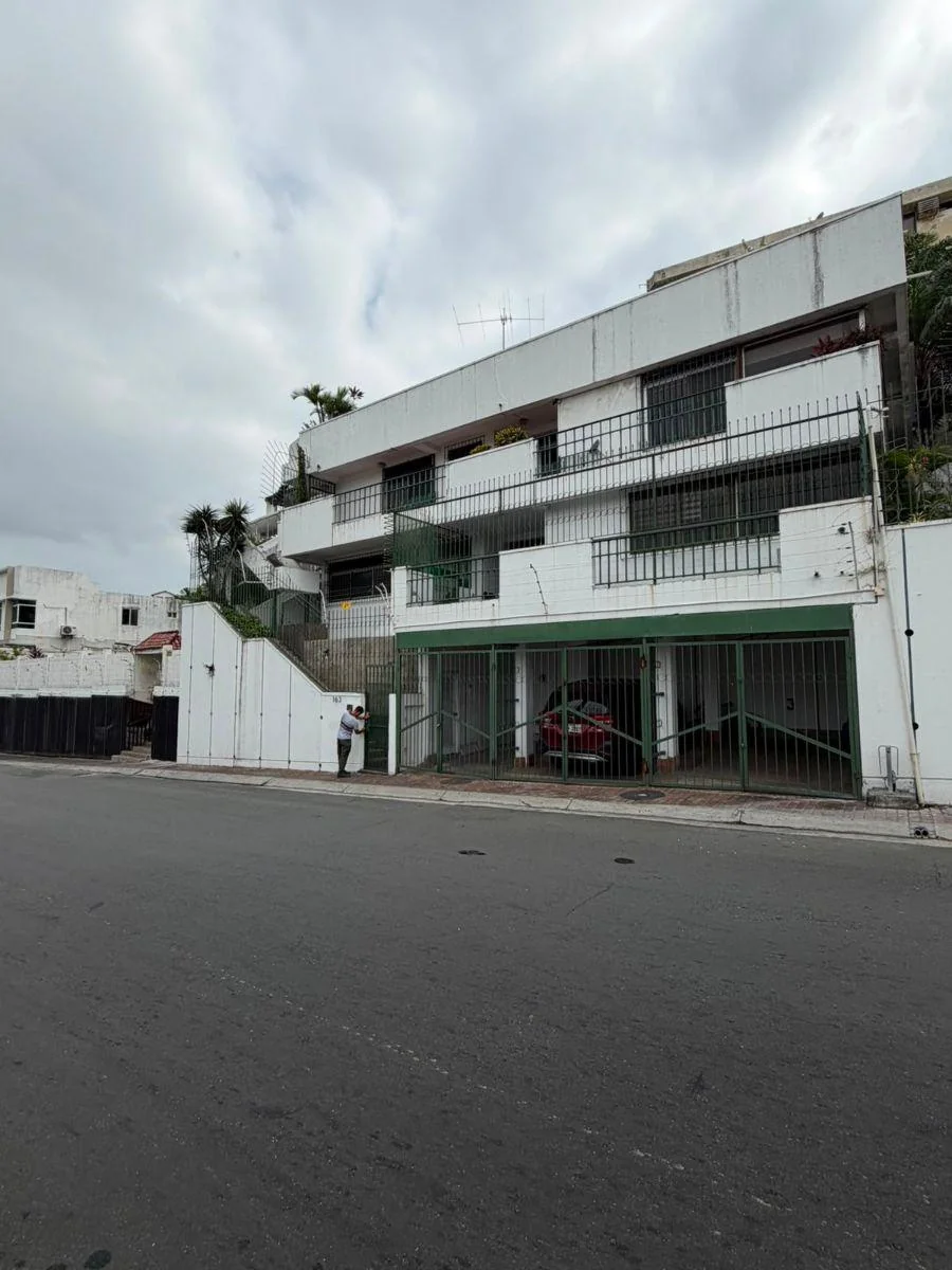 Departamento de Venta en Lomas de Urdesa Dentro de Condominio con Vista a La Ciudad, Guayas — imagen 3