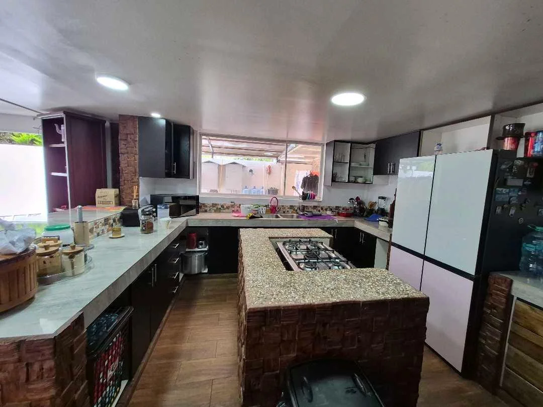 Venta Casa 2 Niveles, Terreno, Dormitorio en Pb, Lumbisí - Cumbayá — imagen 3