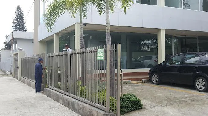 Vendo o Alquilo Local Comercial en Urdesa Center con Oficinas 293 m² Venta o Alquiler, Guayas — imagen 3