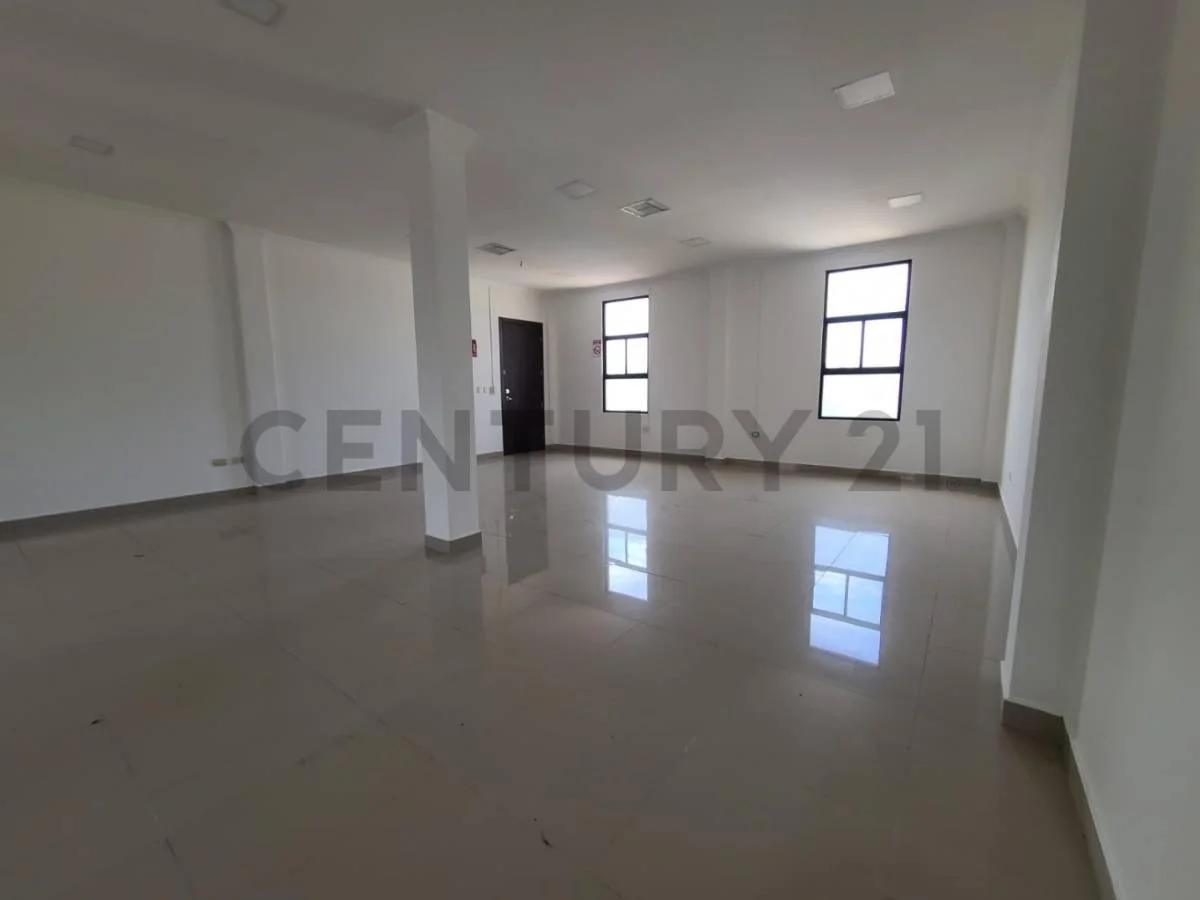 Venta de Oficina Comercial en Plaza Sambocity, La Aurora, Guayas — imagen 2
