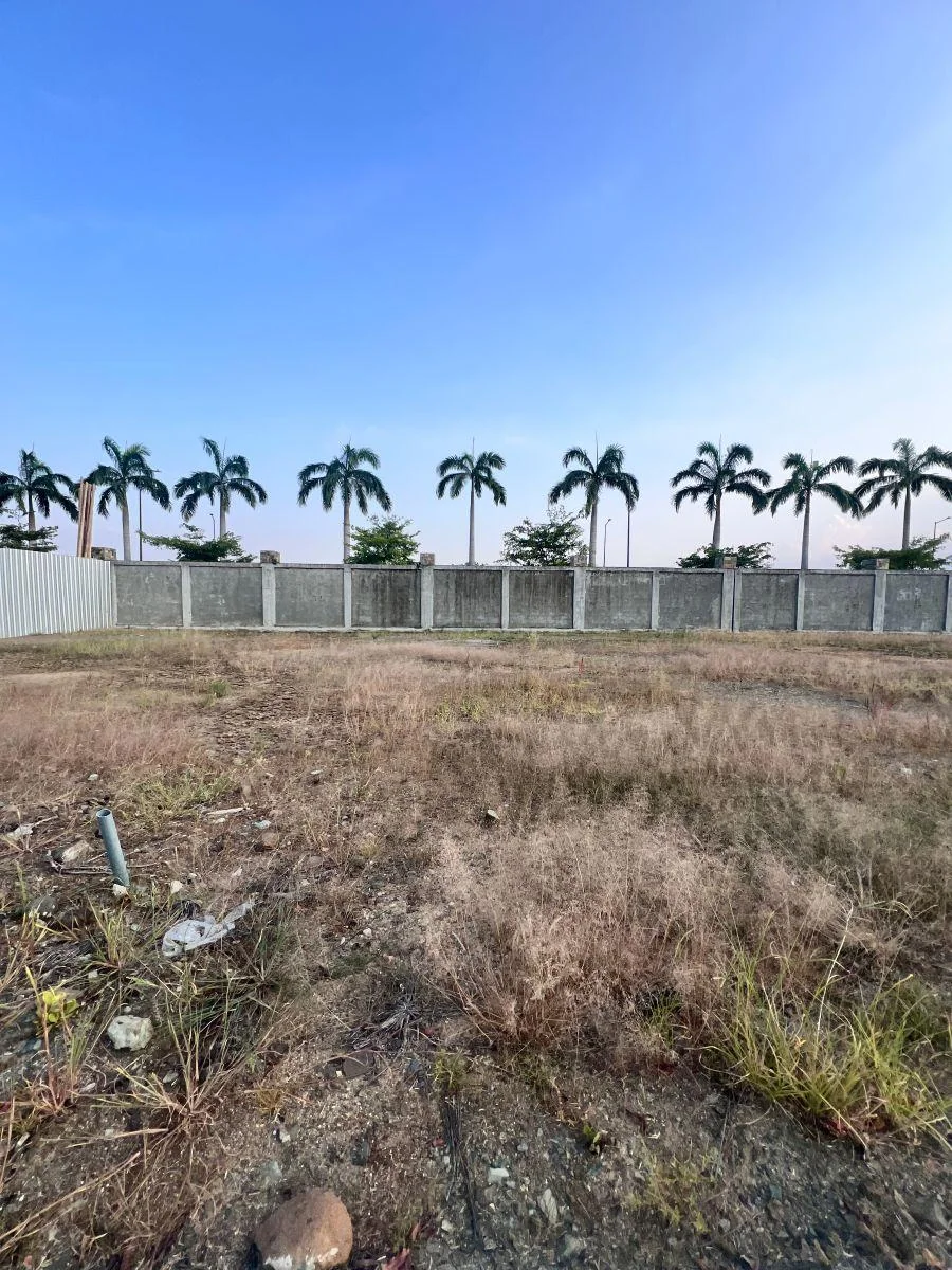 En Venta Lindo Terreno Medianero en Urb. “punta Barranca 100”, Samborondon Km. 9.5 - 320 m², Guayas — imagen 4