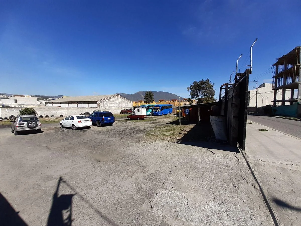 Terreno Esquinero de 2685 m² en Venta en Carapungo — imagen 2