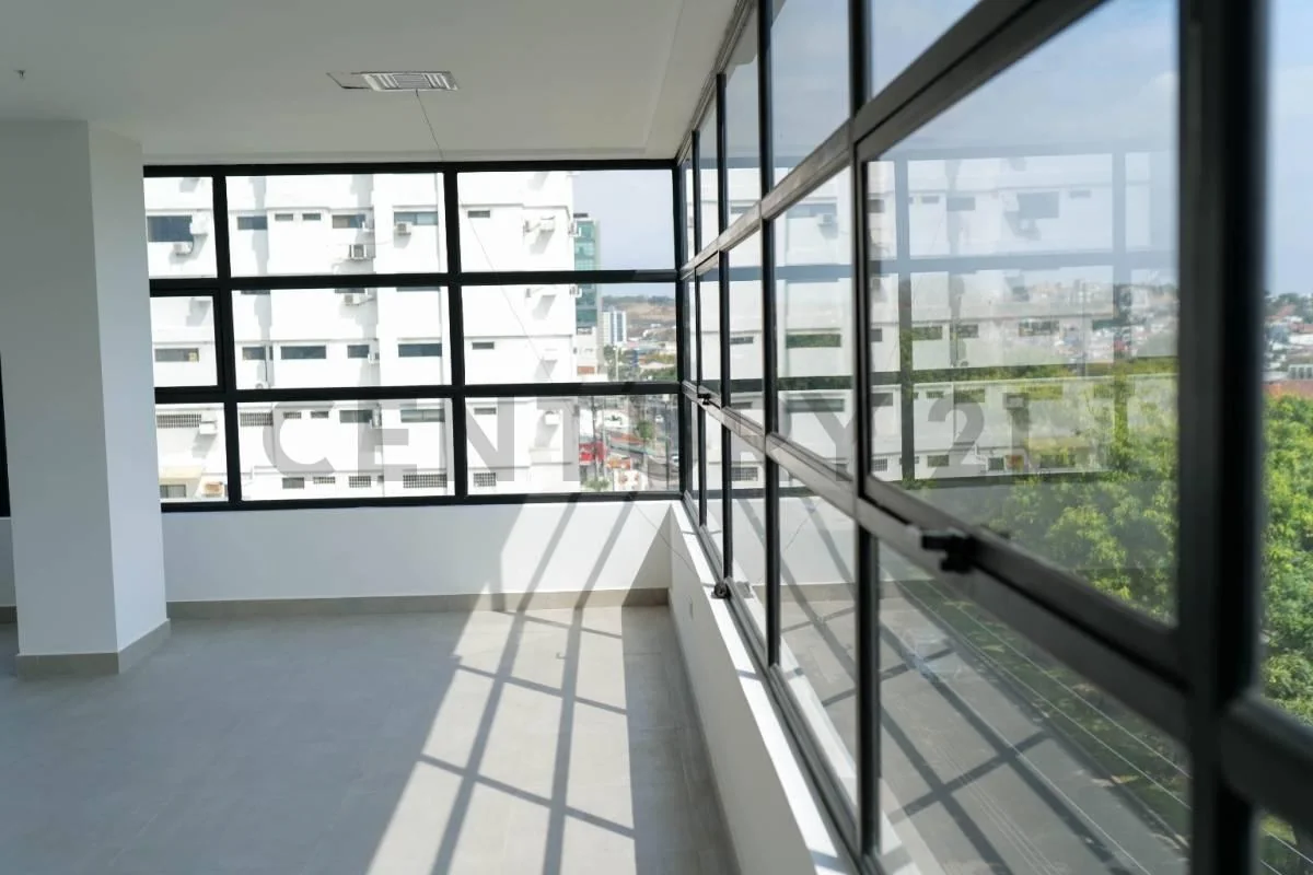 Oficinas de Estreno Ceibos Excelente Ubicación y Vista Alest, Guayas — imagen 2