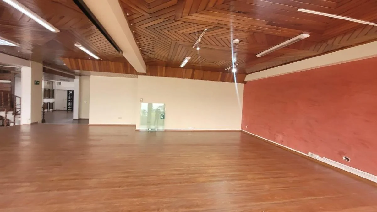 Edificio de Renta Para Oficinas Sector Quicentro — imagen 4