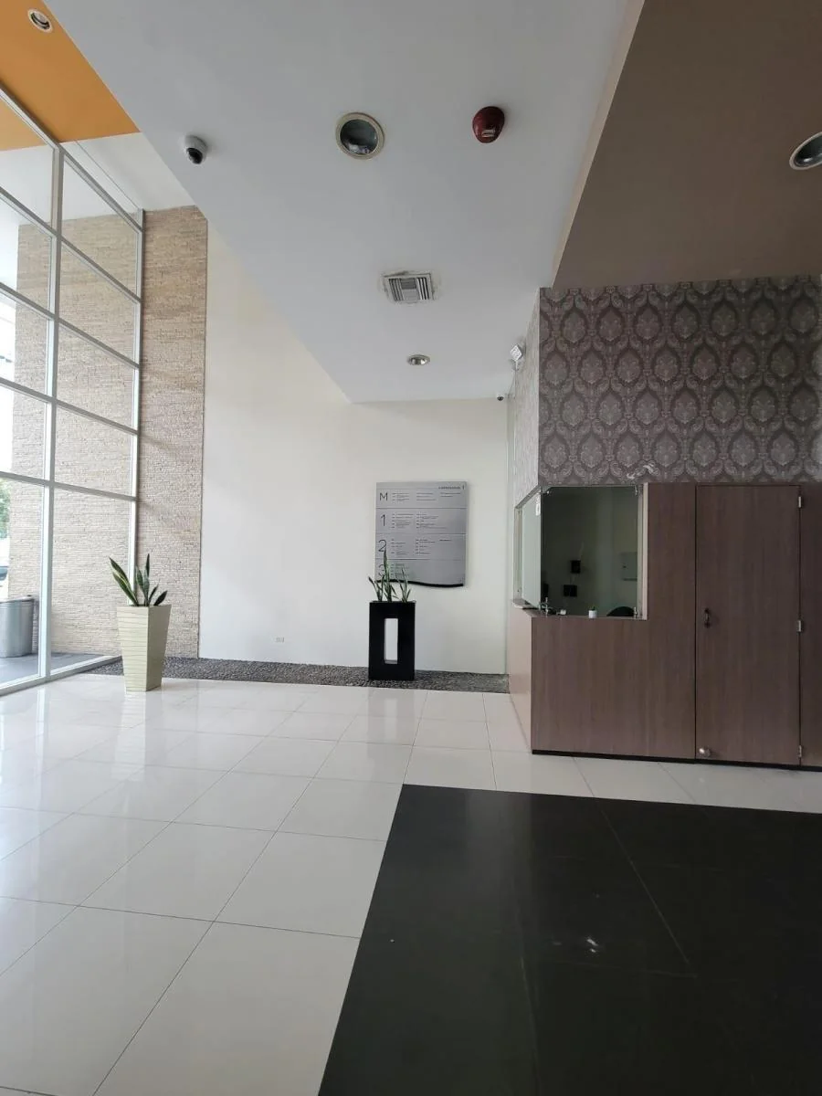 En Venta Estratégica Oficina Amoblada de 75 m² en El Parque Empresarial Colón, Guayas — imagen 5
