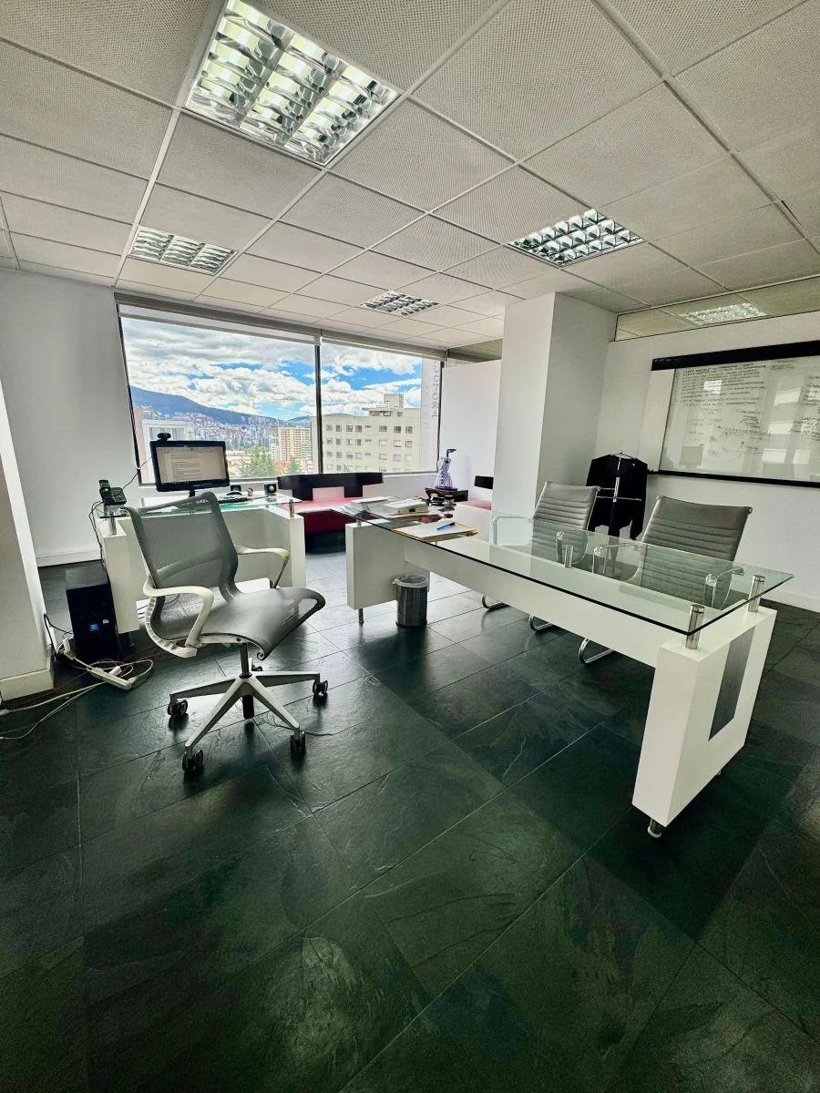 Se Vende Amplia Oficina de 340 m² en El Sector de La Plaza Artigas en $ — imagen 5