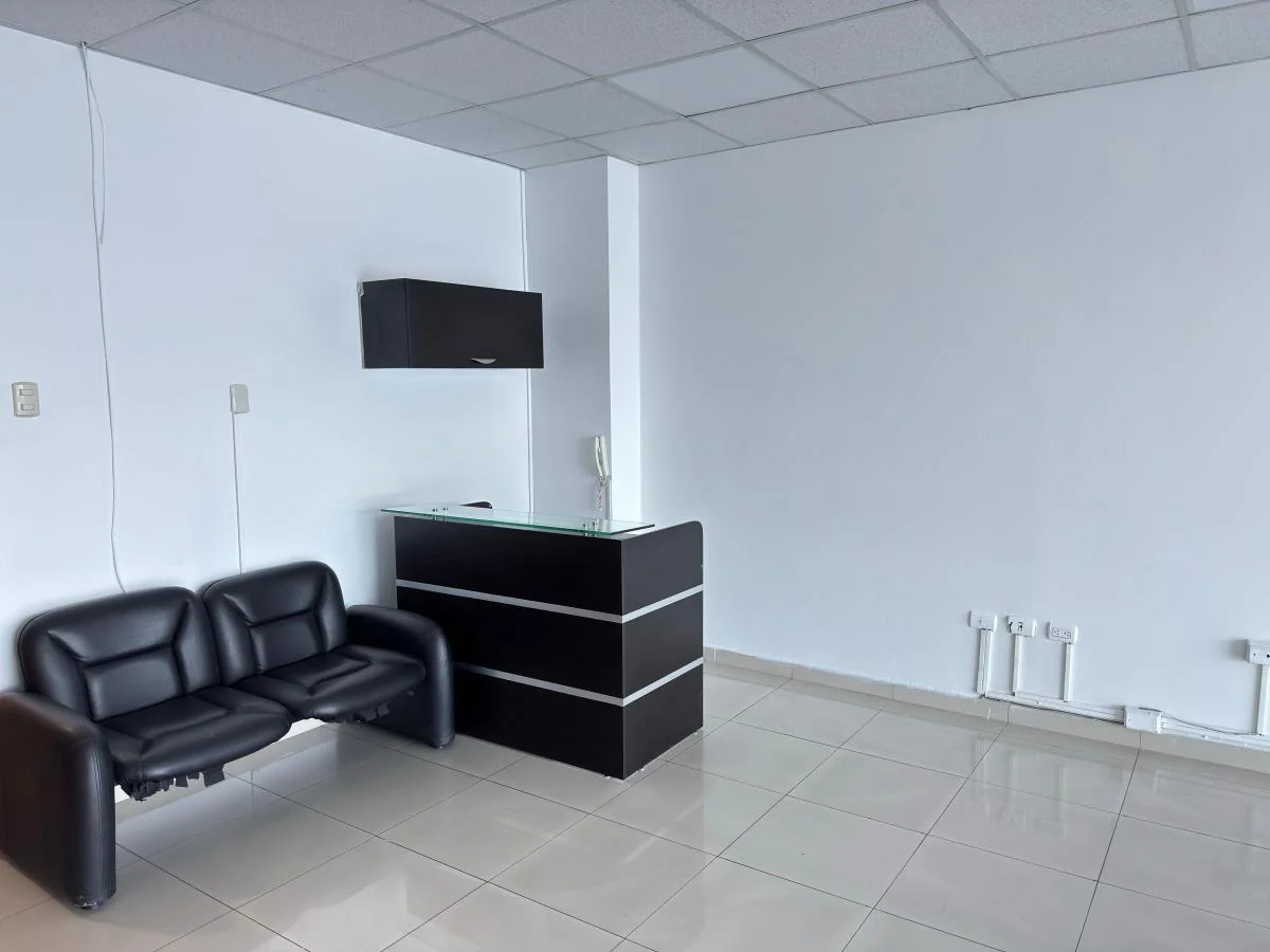 Oficina en Venta, Edificio Plaza Center, Guayas — imagen 2