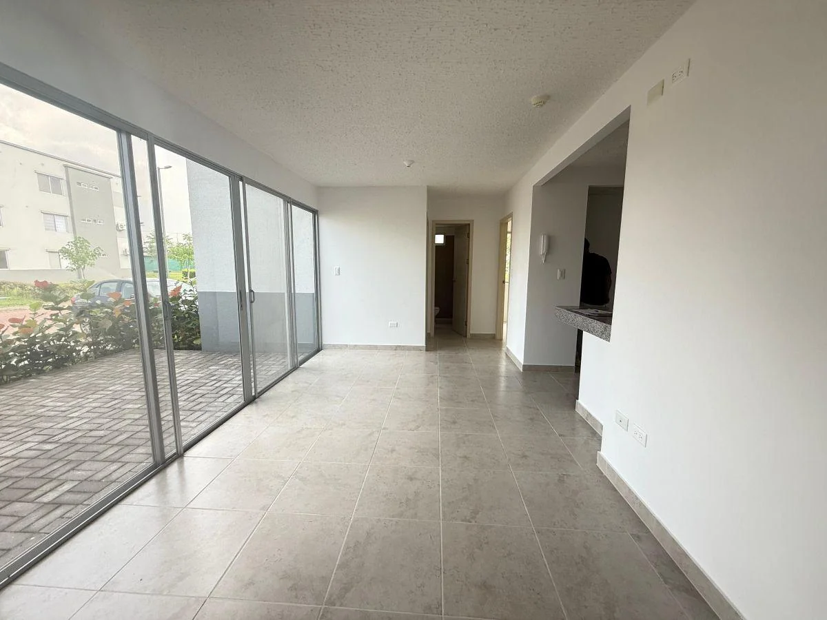 Venta de Departamento en Planta Baja en Urb. La Joya Etapa Granate, Guayas — imagen 2
