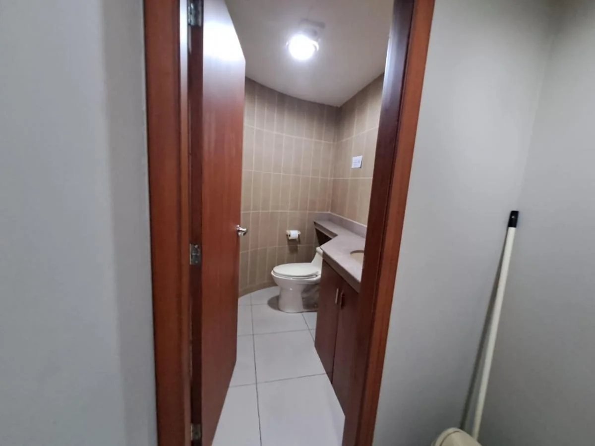 Se Vende Oficina Primer Piso en Kennedy Norte, Guayas — imagen 3