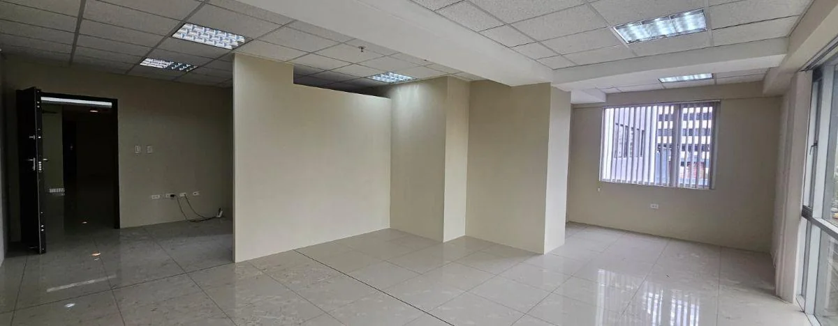 Oficina Comercial de 85 m² en Venta y Alquiler en Centro Norte, Av Atahualpa E Iñaquito, Edificio — imagen 2