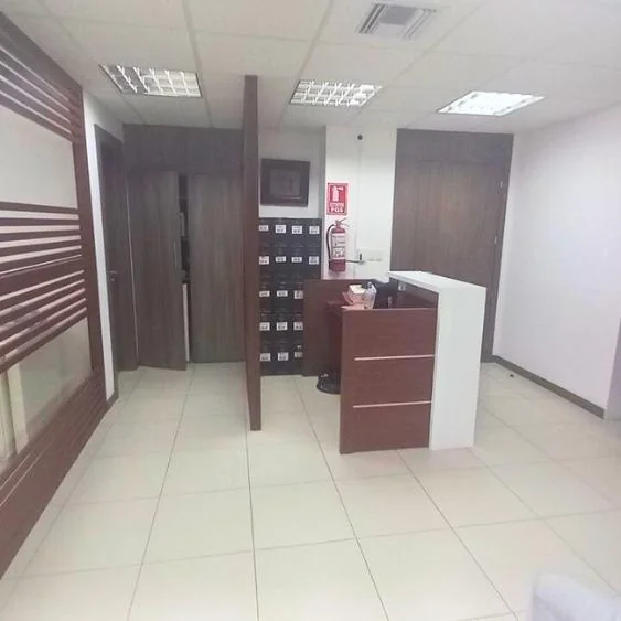 Oficina Amoblada en Venta con Vista Al Rio en Emporium, Puerto Santa Ana, Guayas — imagen 3