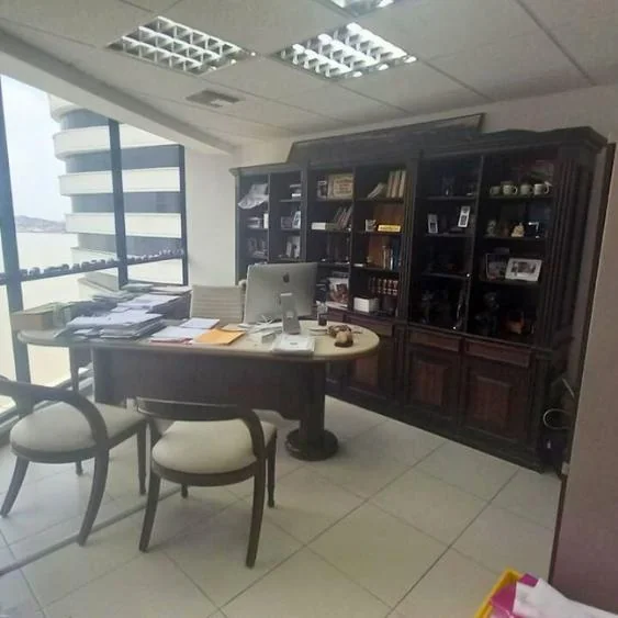 Oficina Amoblada en Venta con Vista Al Rio en Emporium, Puerto Santa Ana, Guayas — imagen 2