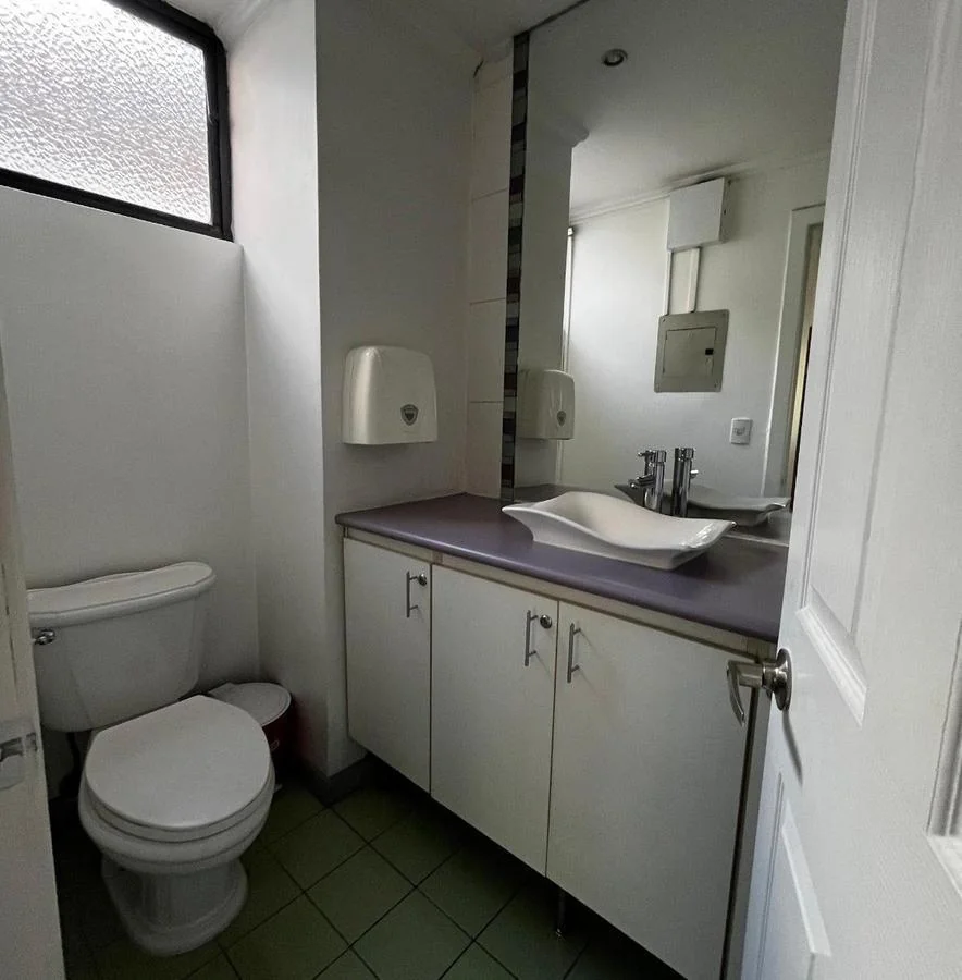 Vendo Oficina, Consultorio, Sector Carolina — imagen 2