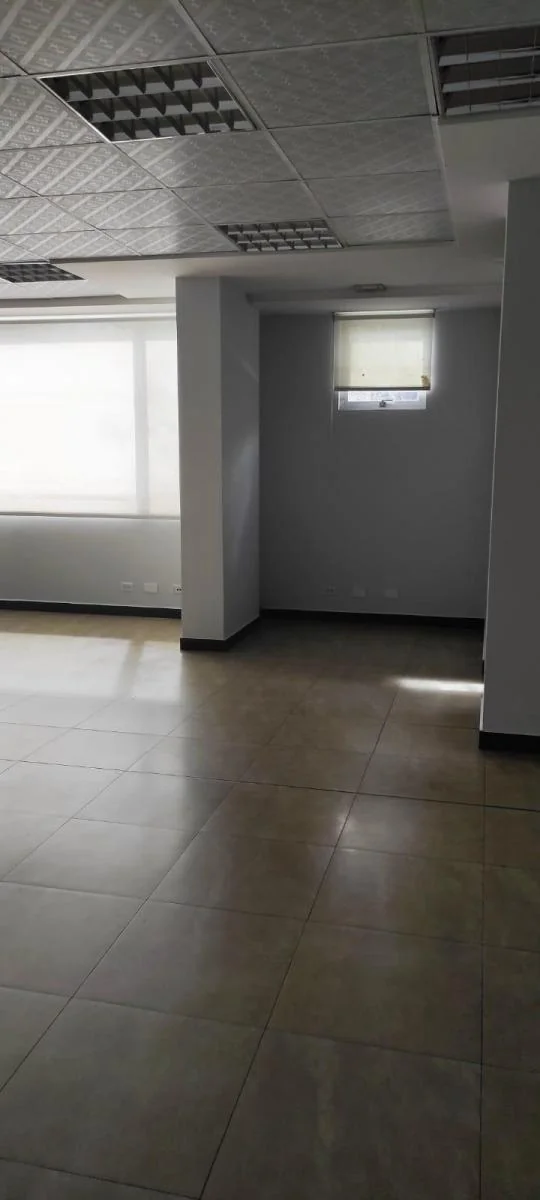Amplia Oficina de Venta — imagen 4