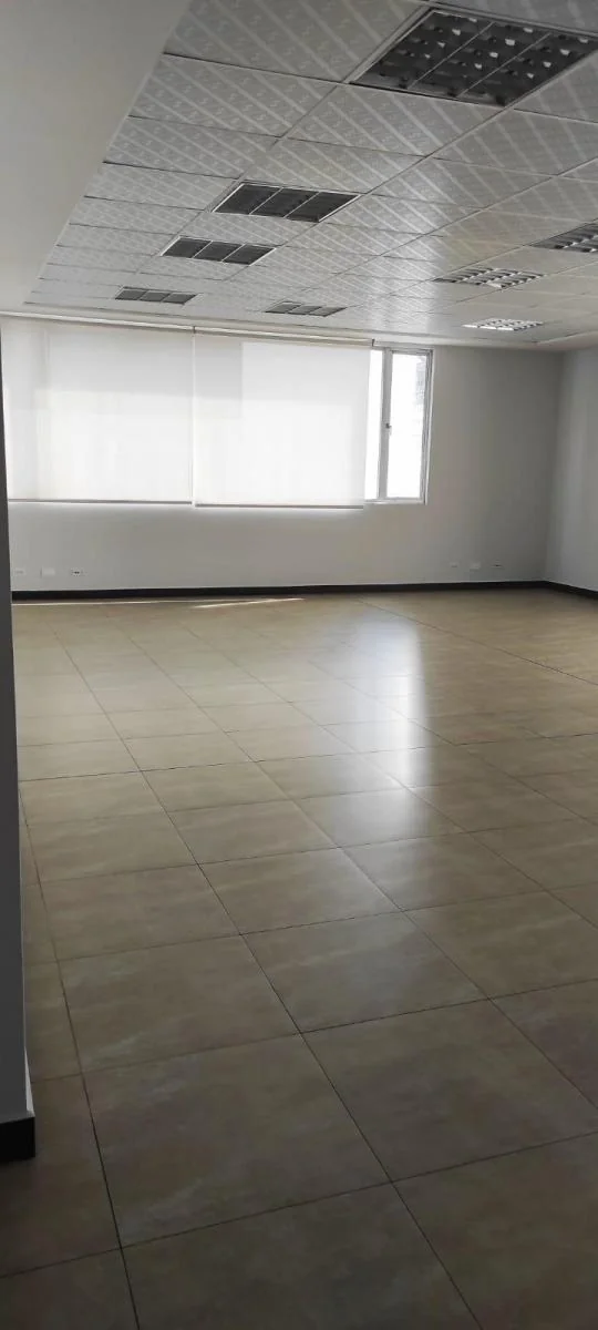 Amplia Oficina de Venta — imagen 3