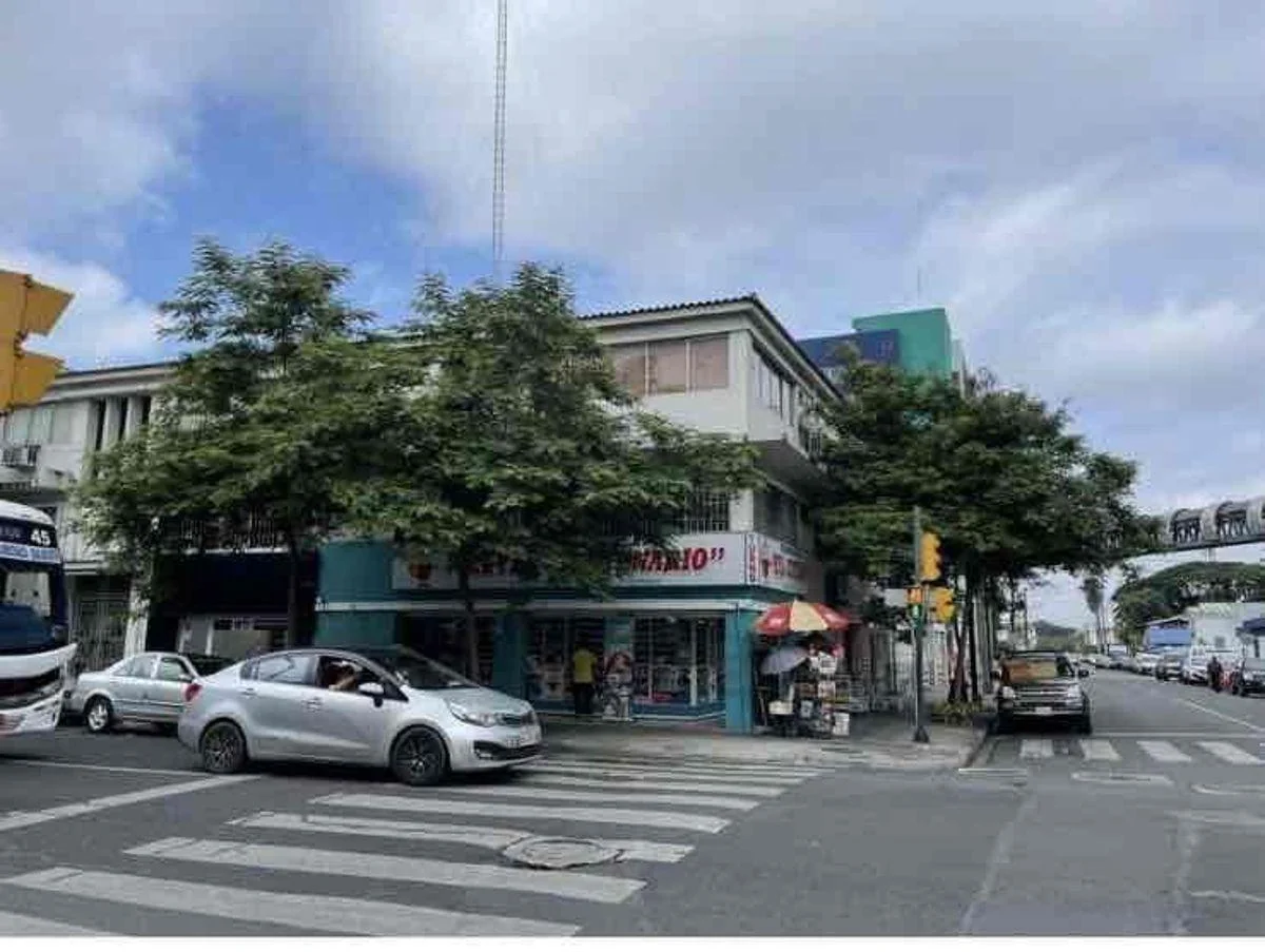 Locales Comerciales en El Sur, Al Frente de La Clínica Alcivar, Guayas — imagen 5
