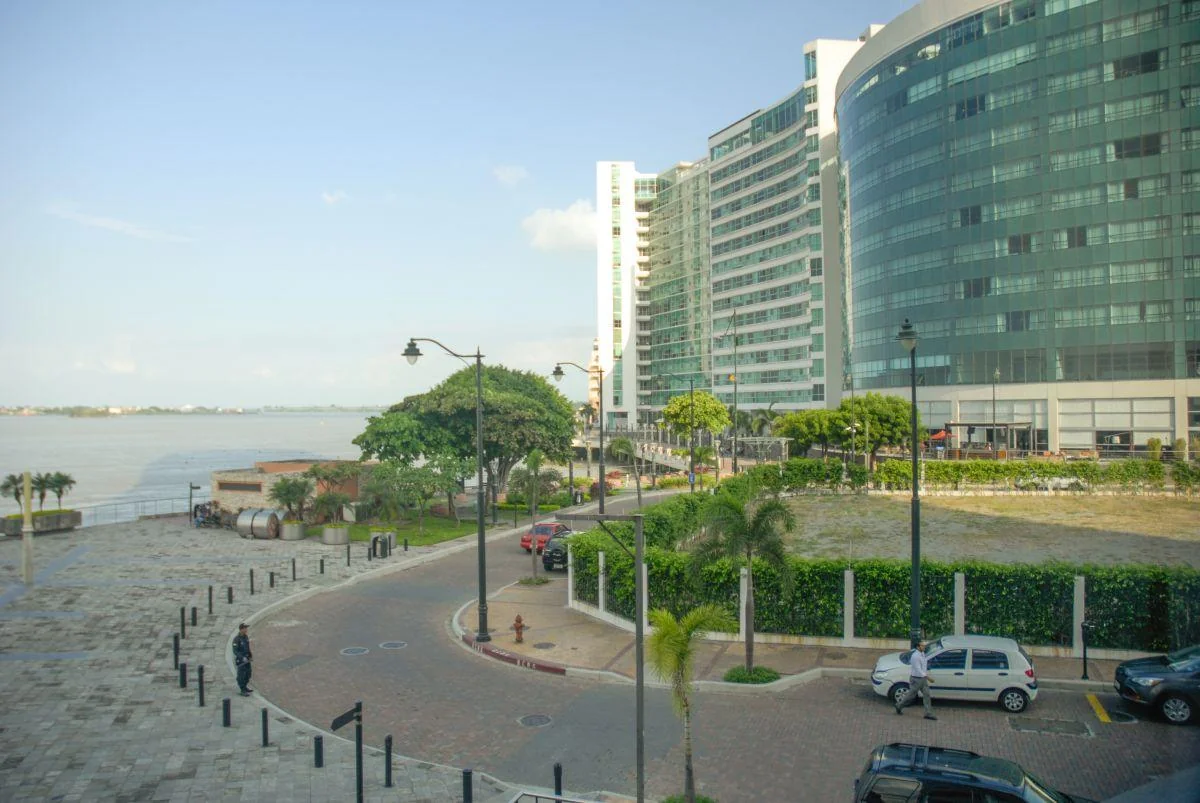 Oficina de Lujo en The Point | Piso 26 | Vista Al Río | 1 Parqueo, Guayas — imagen 4
