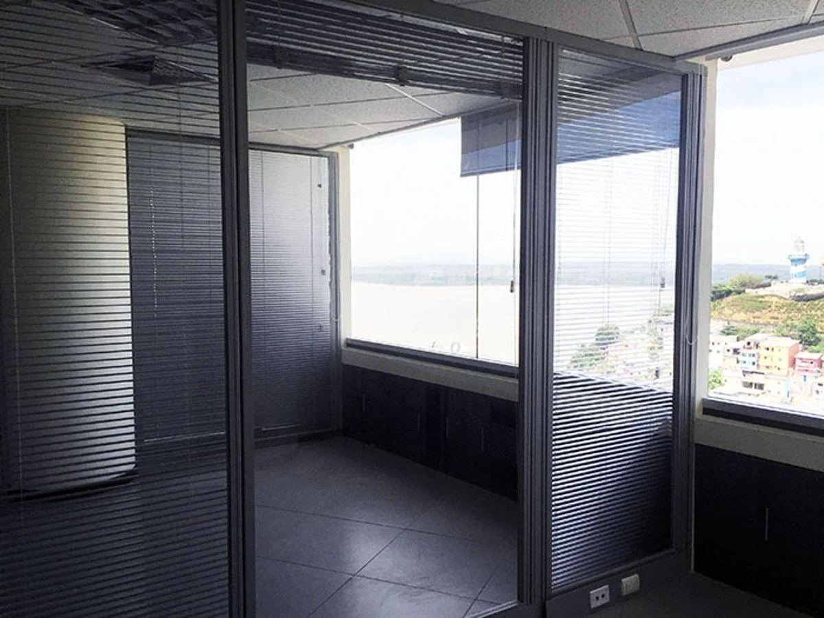 Oficina de Lujo en The Point | Piso 26 | Vista Al Río | 1 Parqueo, Guayas — imagen 3