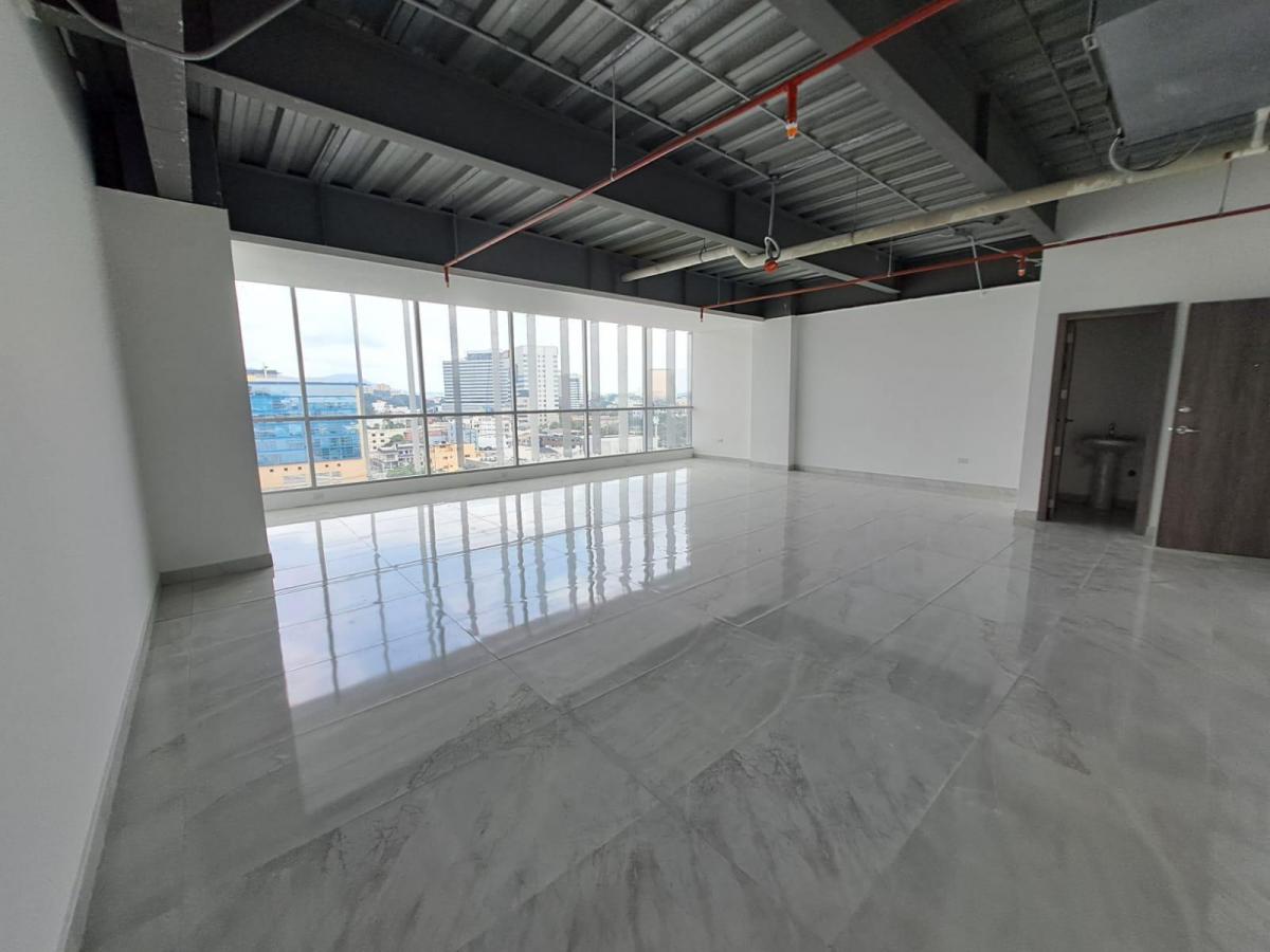 Alquiler de Oficina de Estreno Bien Iluminada en Edificio Seguro, Guayas — imagen 9