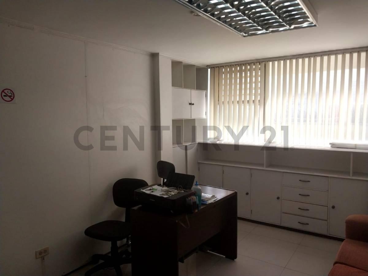 En Venta Consultorio Médico en Edificio San Francisco – Sector Baca Ortiz — imagen 6