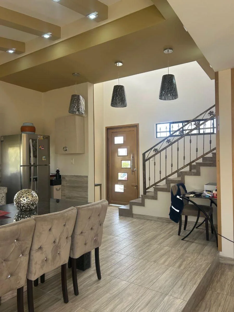 Casa en Venta en Urb El Condado Vicolinci, en Av León Febres Cordero La Aurora, Guayas — imagen 2
