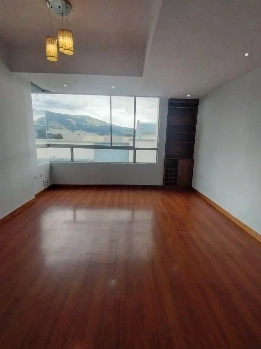 Departamento 2 Dorm. en Calle Los Cipreses Cerca a La Av Galo Plaza — imagen 3
