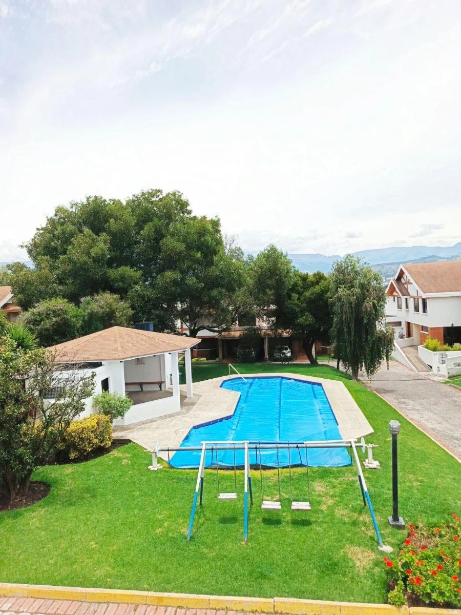 Linda Casa de 4 Dorm. en Cumbaya — imagen 5