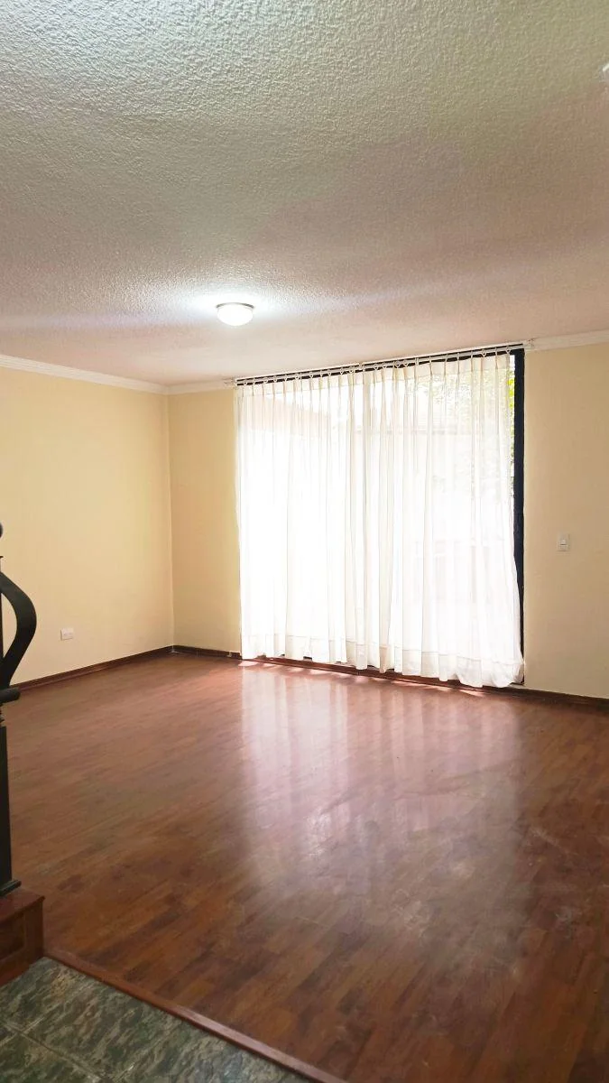 Linda Casa de 4 Dorm. en Cumbaya — imagen 3