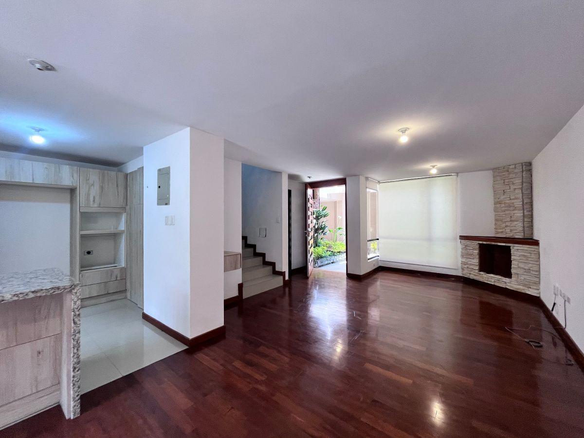 Departamento en Venta Duplex Urbanización, El Condado 3 Habitaciones — imagen 9