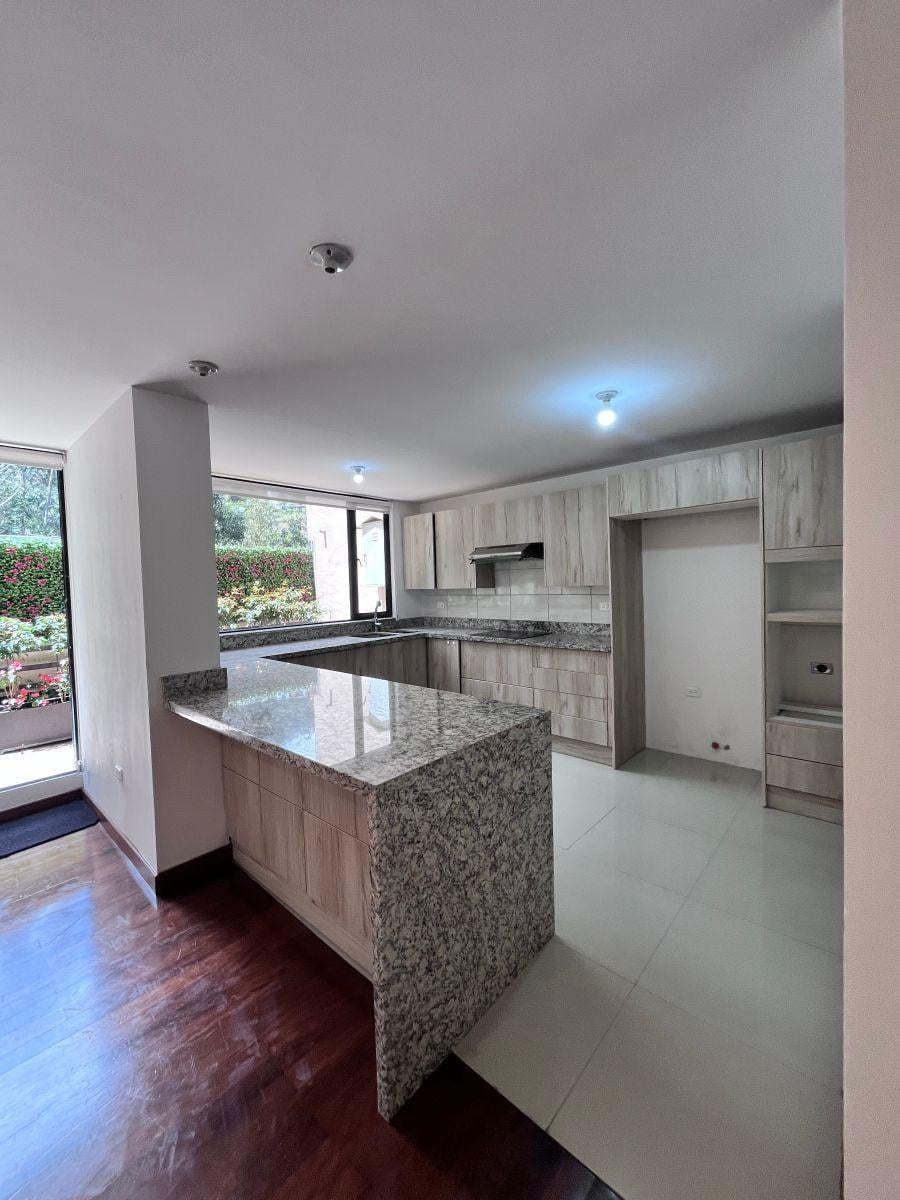 Departamento en Venta Duplex Urbanización, El Condado 3 Habitaciones — imagen 8