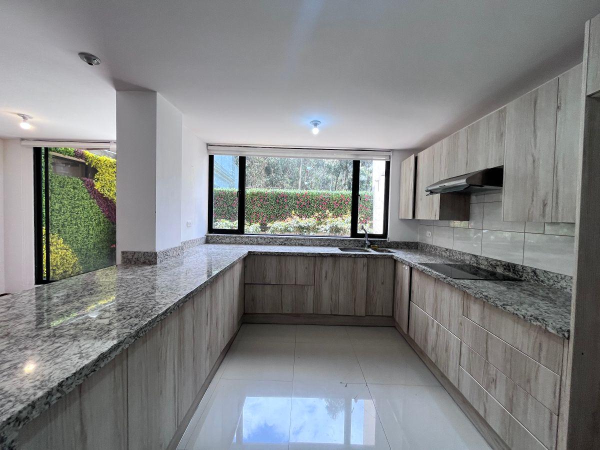 Departamento en Venta Duplex Urbanización, El Condado 3 Habitaciones — imagen 5