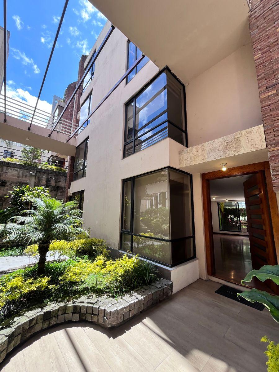 Departamento en Venta Duplex Urbanización, El Condado 3 Habitaciones — imagen 3