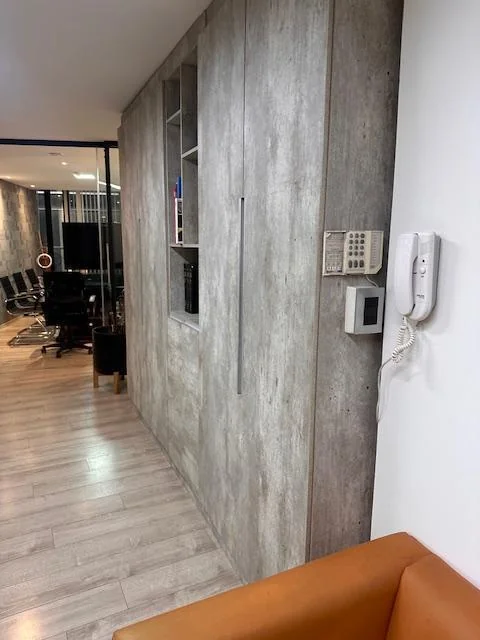 Oficina de Lujo Amoblada Edificio Corporativo Republica del Salvador — imagen 2