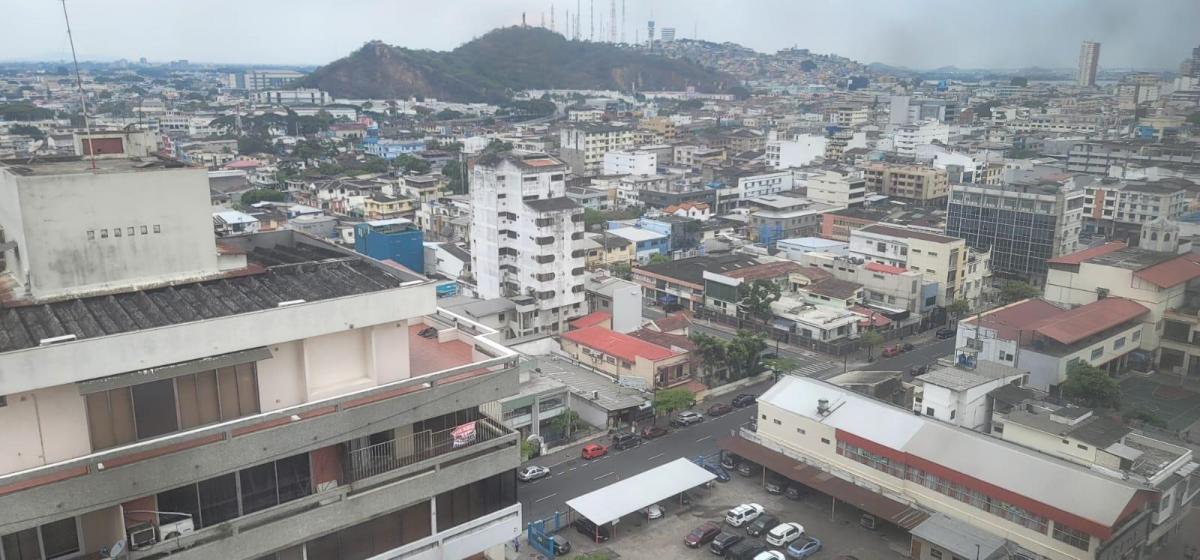 En Venta Oficina #2 Edificio Finasur - Av 9 de Octubre - Mae. Recalde, Guayas — imagen 8