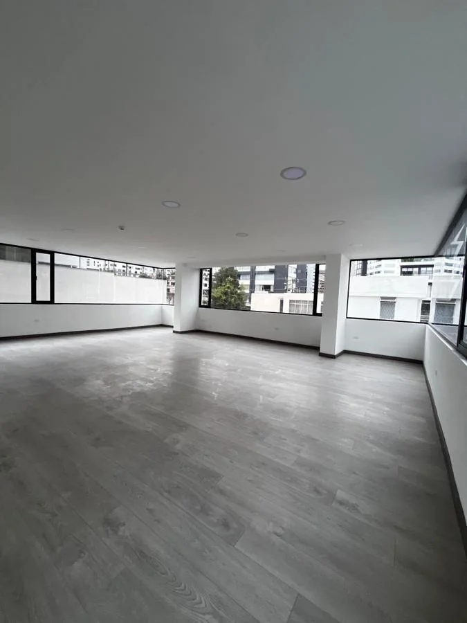 Oficina de Venta en El Sector La Carolina, La Shyris — imagen 4