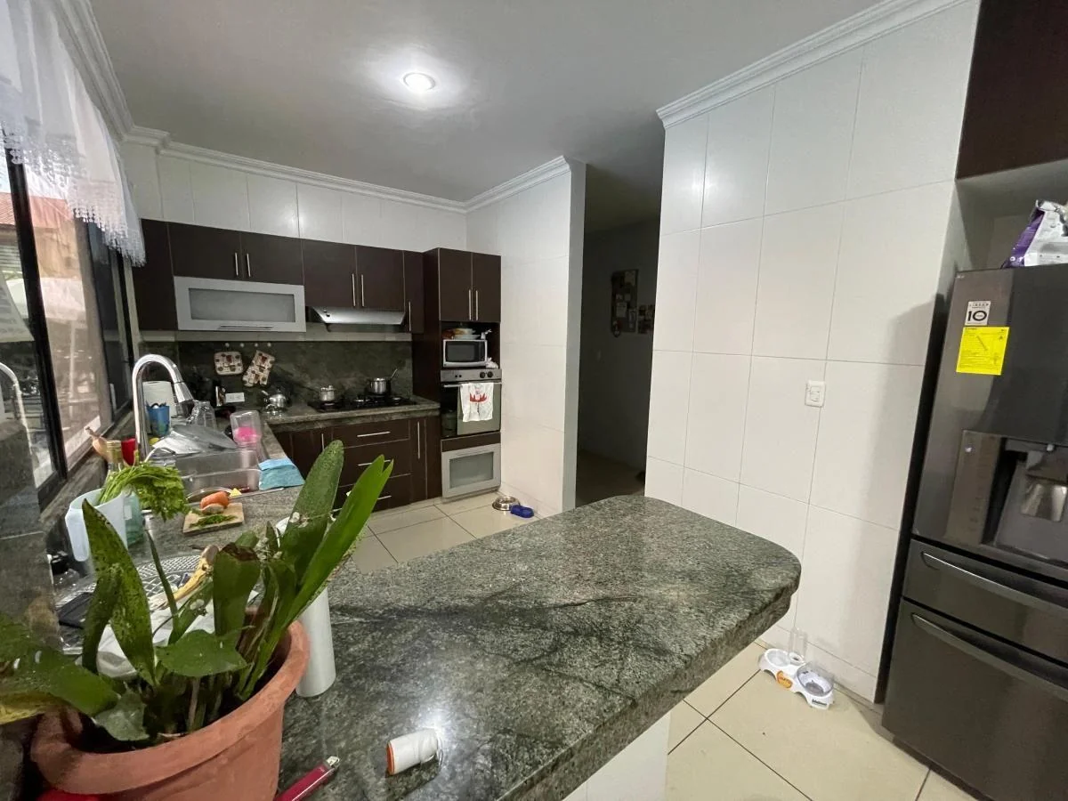 Casa con 5 Dorm. en Venta en Urb. Estancias del Río en Samborondón, 500 m² Terreno, Guayas — imagen 2
