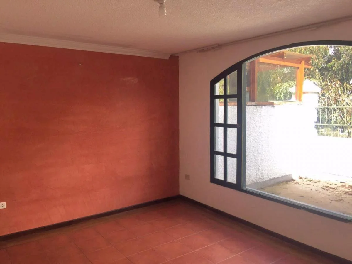 Vendo Casa Estilo Español 3 Dorm. y un Altillo Sector Ex Colegio Eintein Cerca de La Univ. Sek — imagen 4