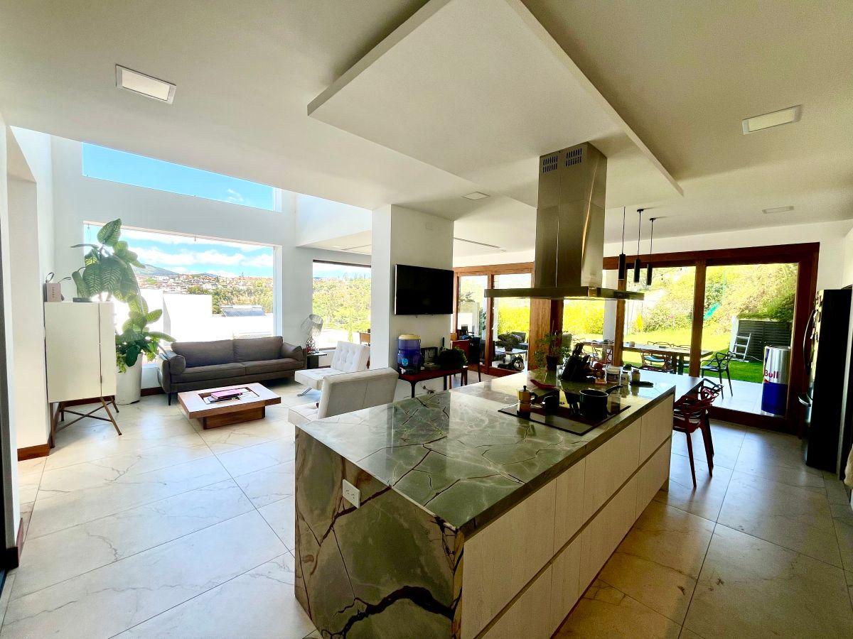 Cumbayá – Urbanización Parque Algarrobos | Vendo Exclusiva Casa de 350 m² con 5 Habitaciones — imagen 7