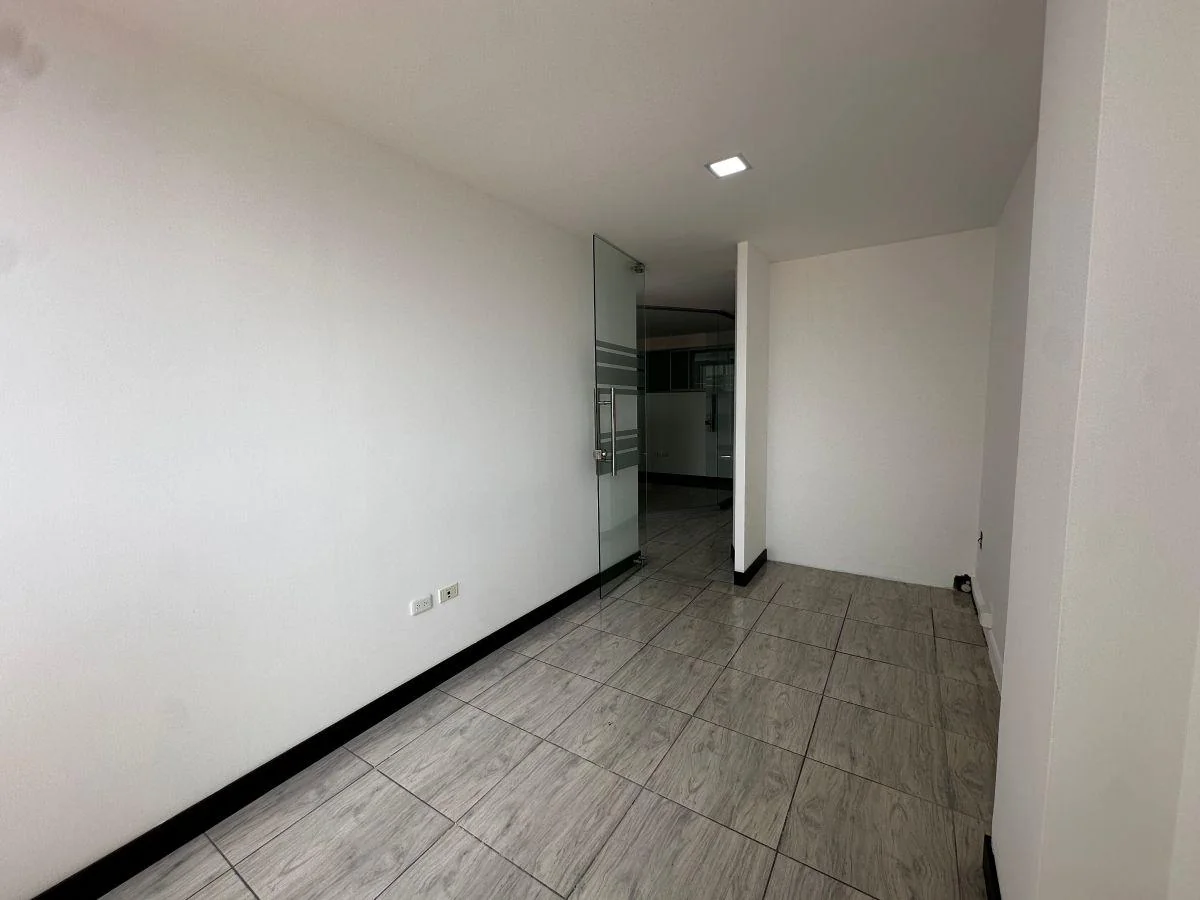 Se Vende o Arrienda Oficina Moderna Cerca a Usfq — imagen 5