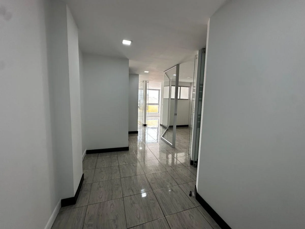Se Vende o Arrienda Oficina Moderna Cerca a Usfq — imagen 3