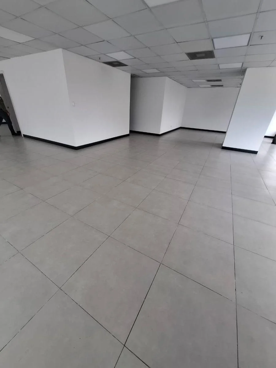 Rento/vendo Oficina en Edificio Corporativo - Sector Centro Norte — imagen 3