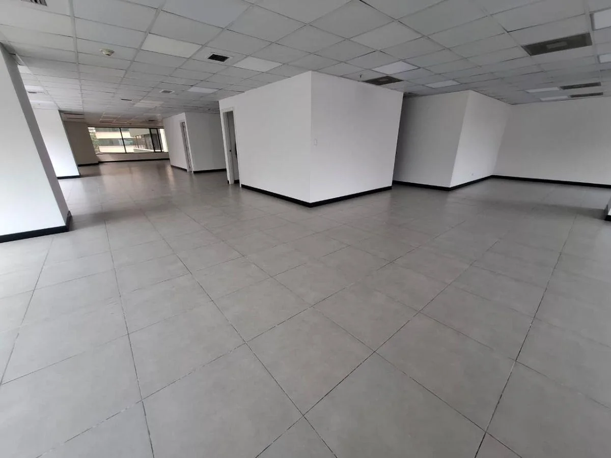 Rento/vendo Oficina en Edificio Corporativo - Sector Centro Norte — imagen 2