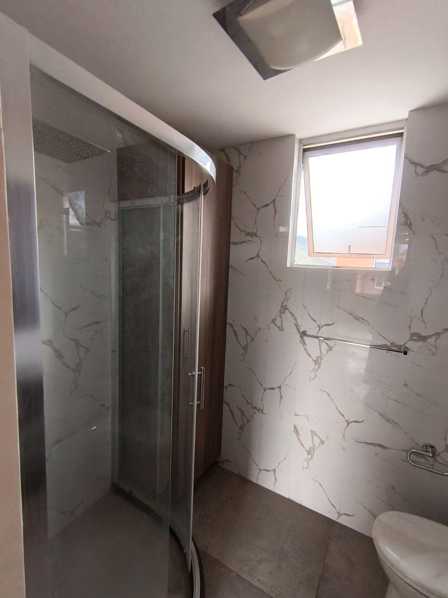Se Vende Casa Remodelada en Ponceano con Piscina en El Norte de Quito — imagen 7