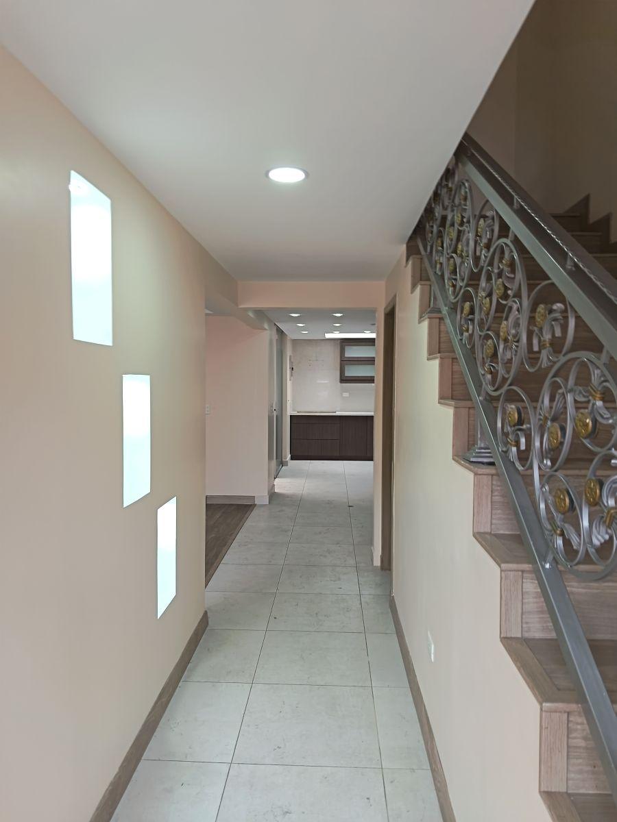 Se Vende Casa Remodelada en Ponceano con Piscina en El Norte de Quito — imagen 3