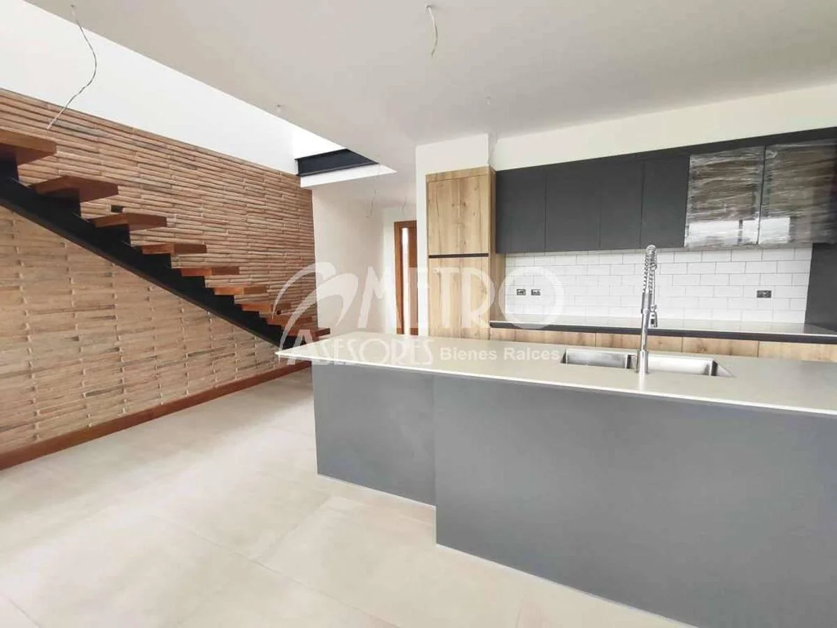 Casas por Estrenar de Venta en Santa Rosa - Tumbaco — imagen 2