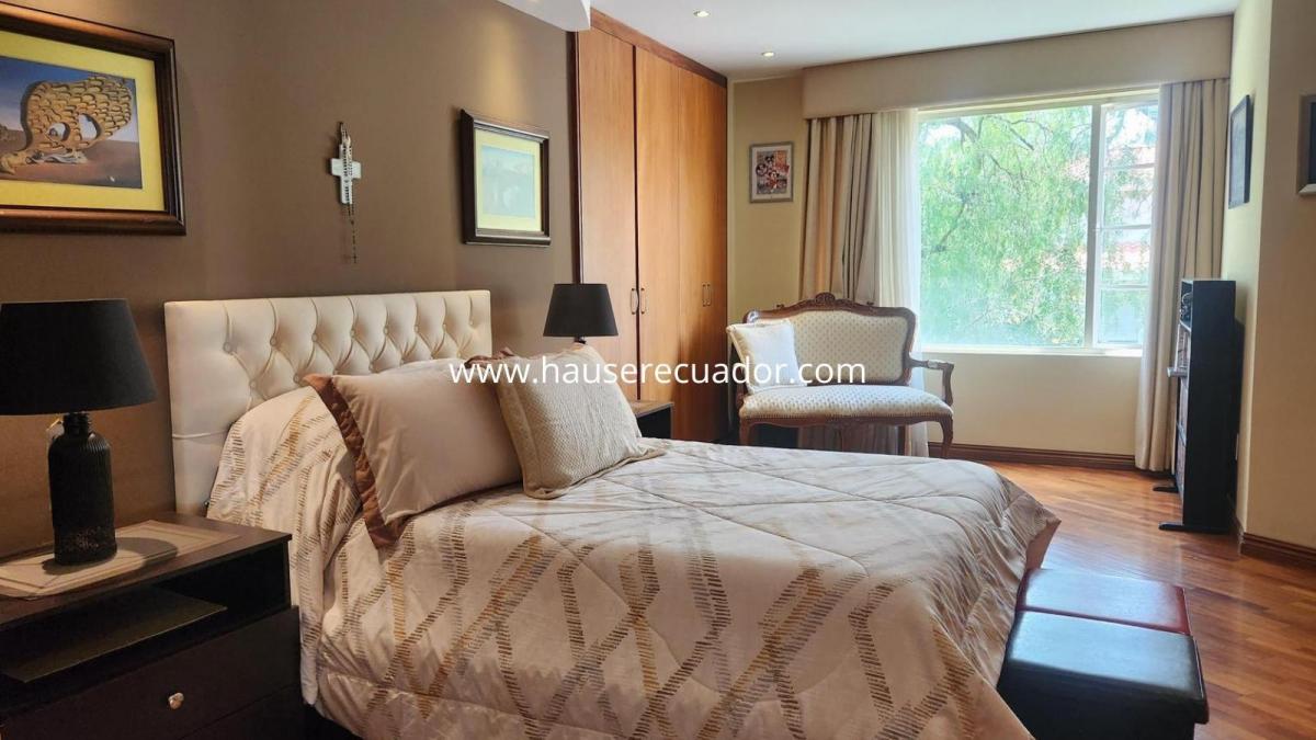 Casa en Venta 4 Habitaciones|1.250 m² Terreno| 740 m² Totales | Seguridad 24/7| con Plaza Comercial. Provincia de Pichincha — imagen 3