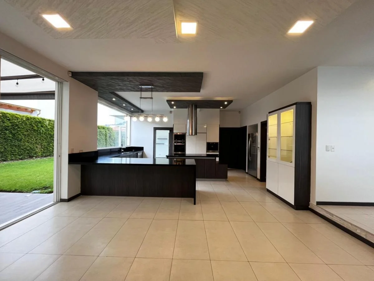 Hermosa Casa Moderna de Venta o Renta Urbanizacion Exclusiva Cumbaya por Ruta Viva — imagen 2