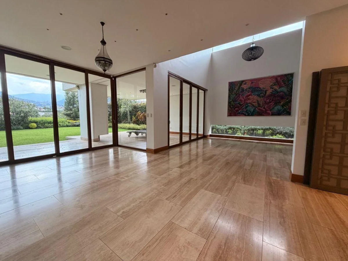 Casa de Lujo en Cumbayá – 997 m² de Terreno en Rivera de La Viña — imagen 5