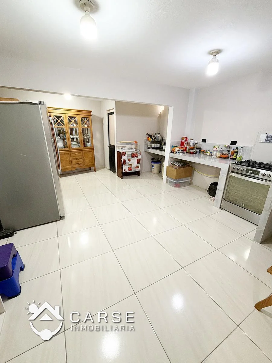 Se Vende Amplia Propiedad de 3 Departamentos y Local Comercial a 2 Cuadras de La Ricardo Duran, Azuay — imagen 2