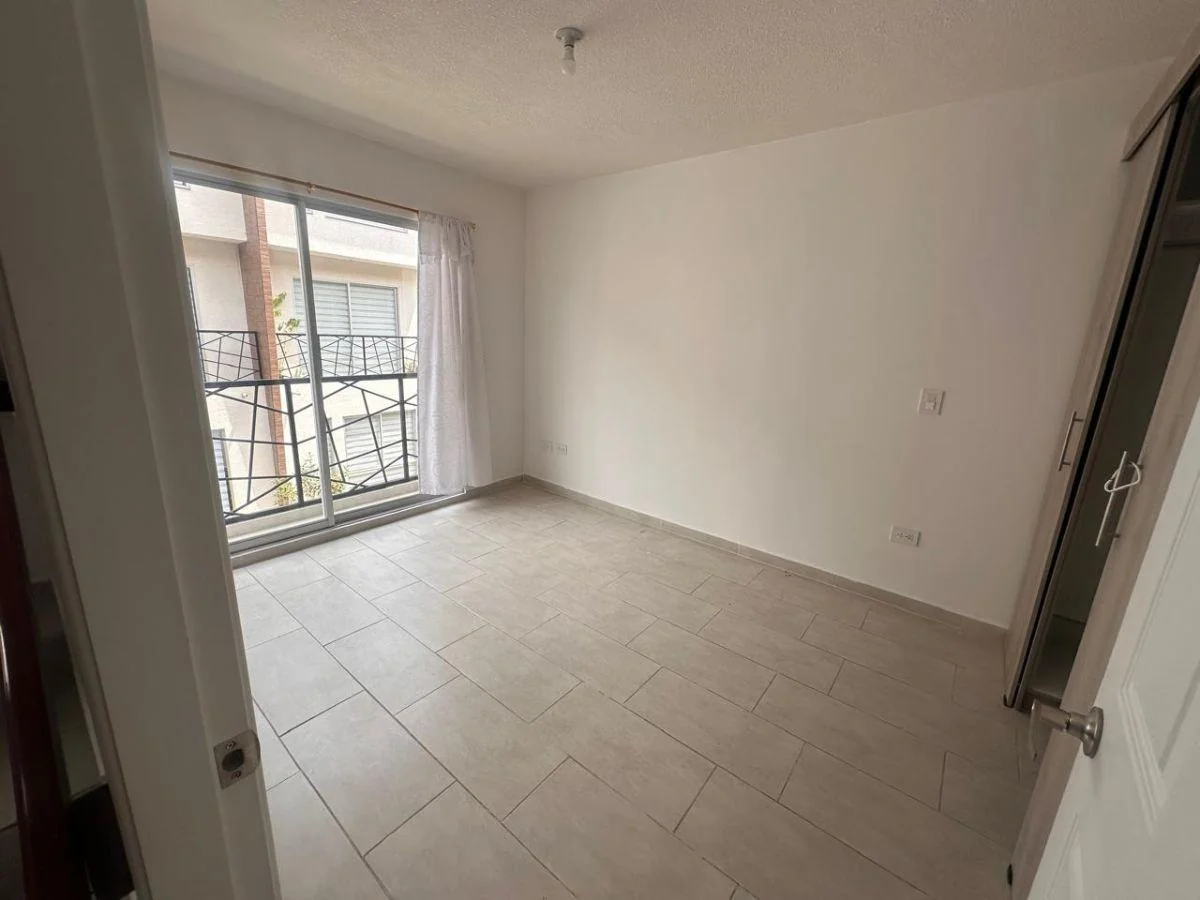Hermosa Casa en Venta en Conocoto – Conjunto con Áreas Completas — imagen 2